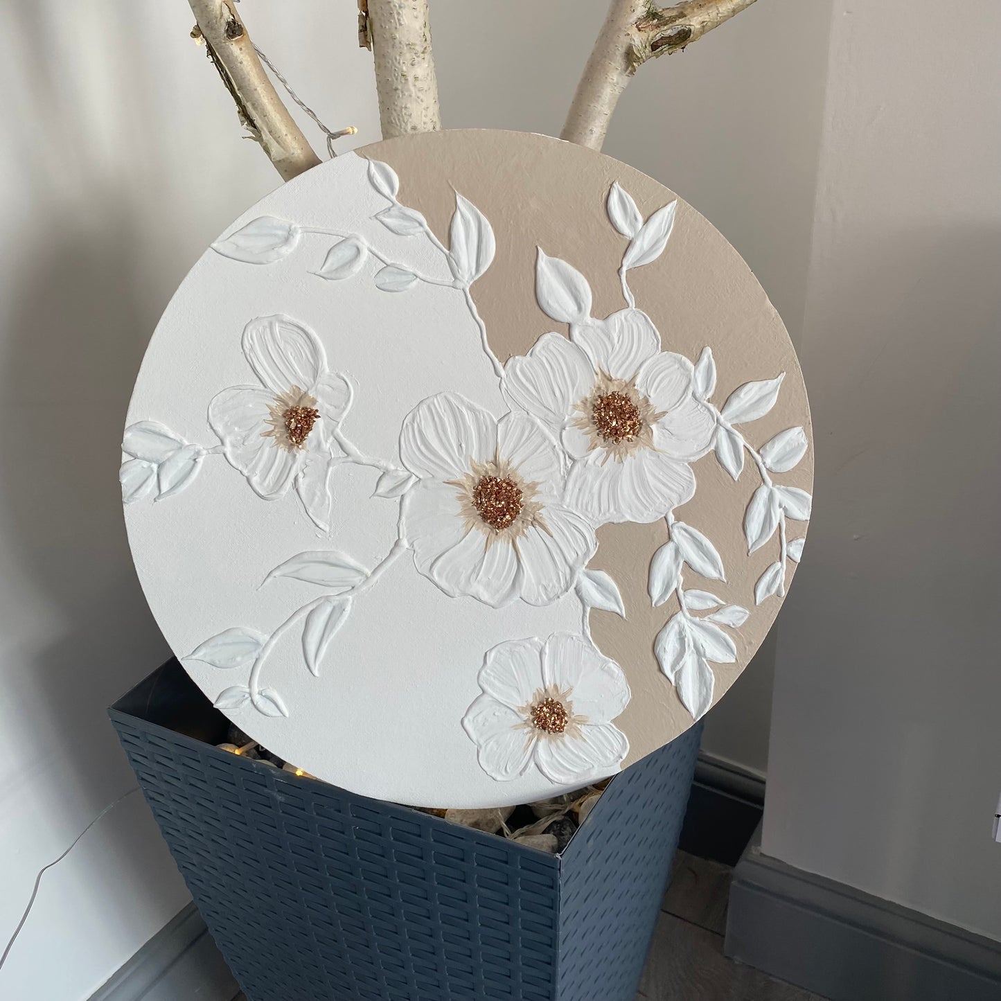 Handmade plaster flowers canvas (circular)
