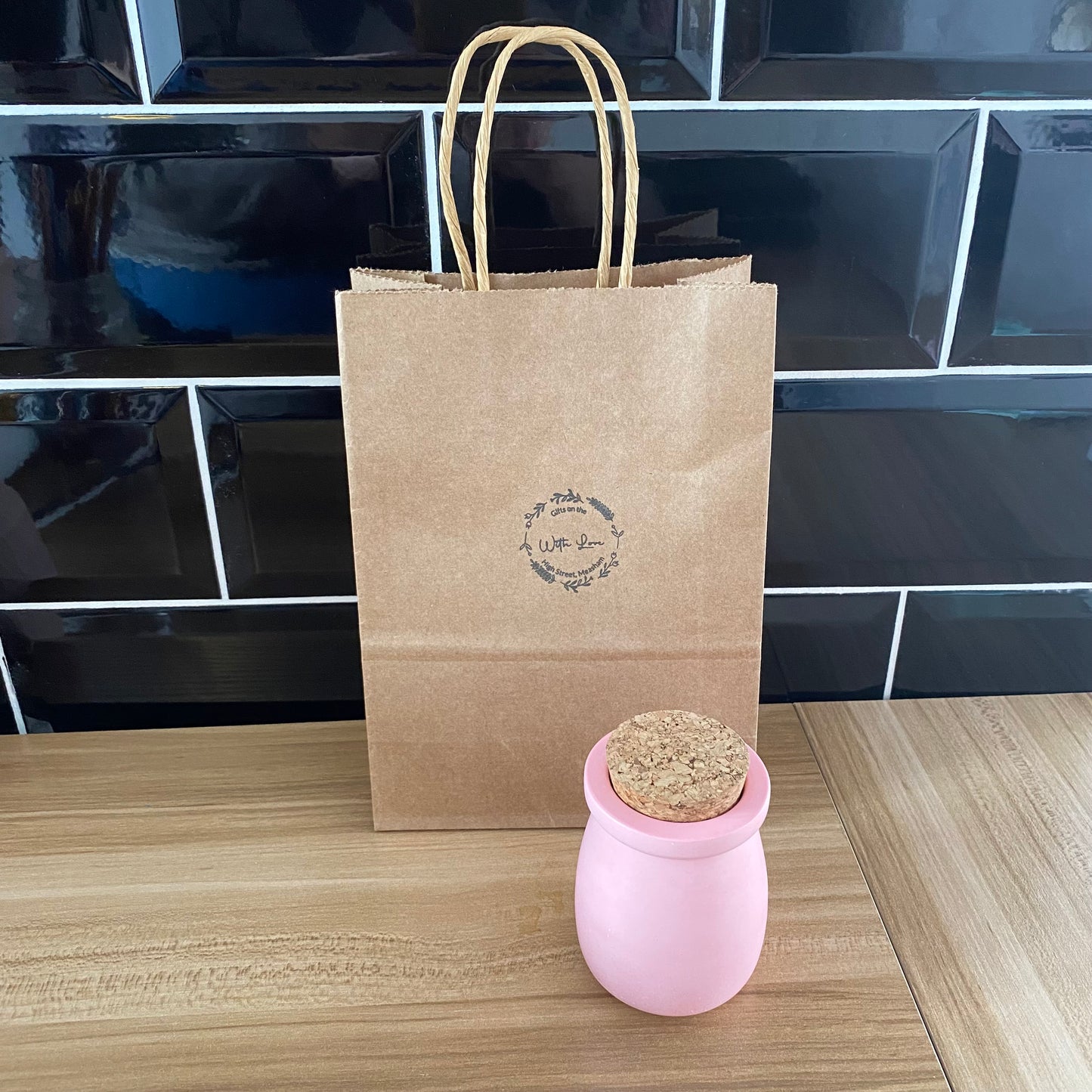 Resin pot with cork lid
