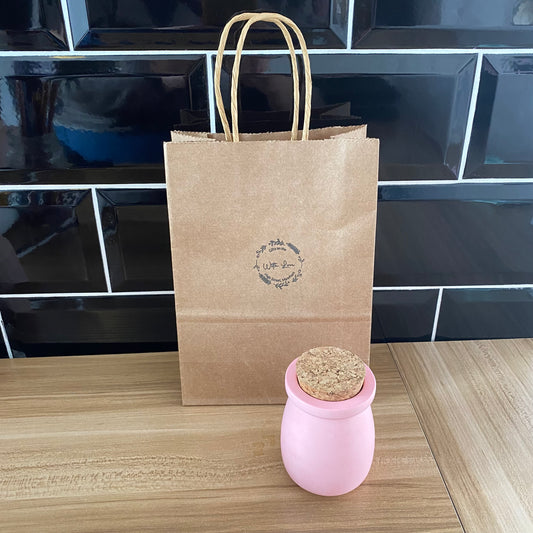 Resin pot with cork lid