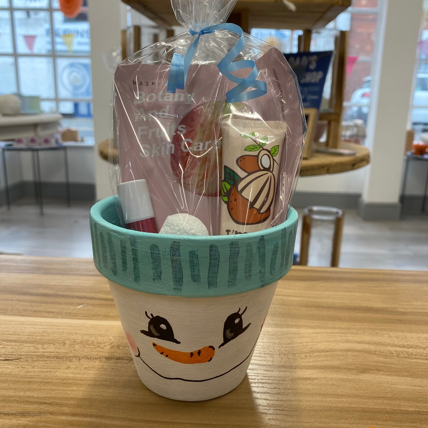 Hand painted Christmas pots with mini bath bombs