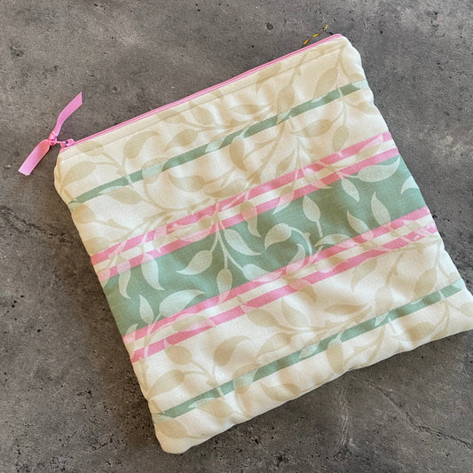 Pouch (cream/green/pink)