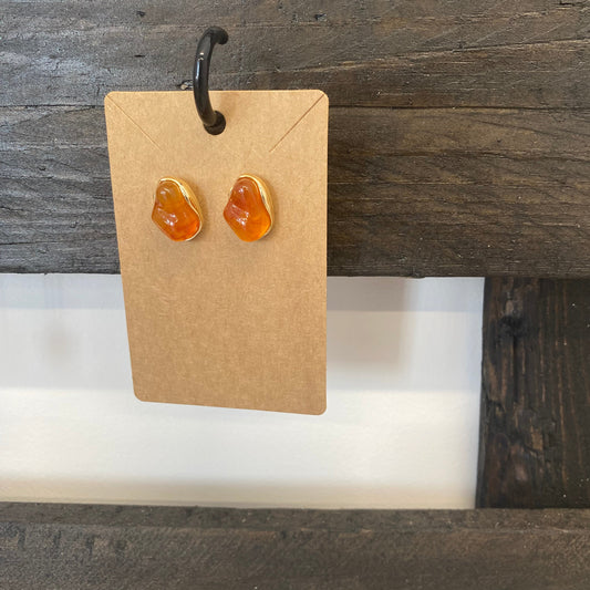 Amber stud earings