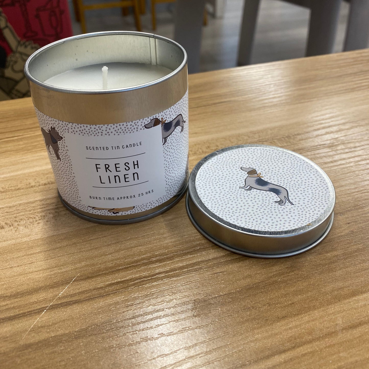 Scented tin candle